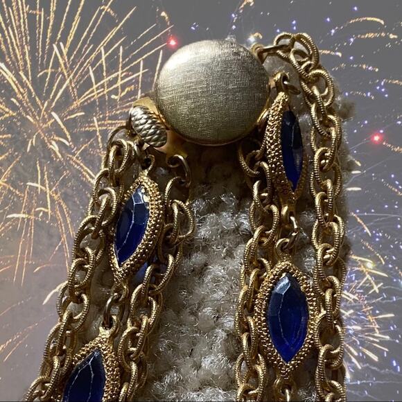 Vintage Costume Jewelry 3 Necklaces and 1 pair of clip-on earrings 4-pc Bundle - Picture 15 of 15